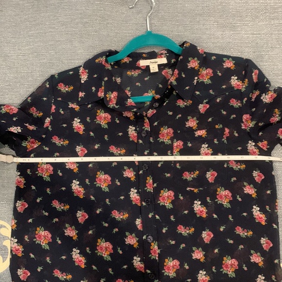 Papaya Navy Button down Blouse with pink flowers Size M - Picture 8 of 8